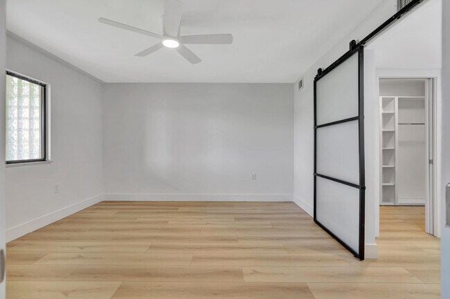 Building Photo - 501 Seafarer Cir