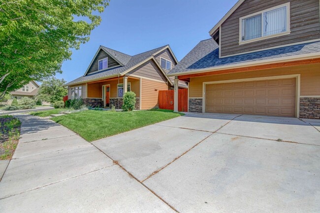 Building Photo - 4 bed/2.5 w/garage in Desirable Barton Cro...
