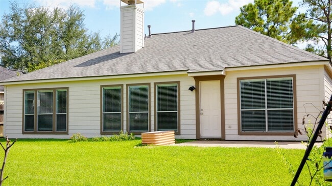 Building Photo - 3915 Summerfield Dr