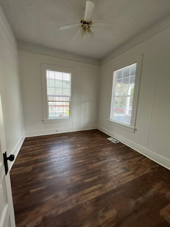 Building Photo - ZPINE1066