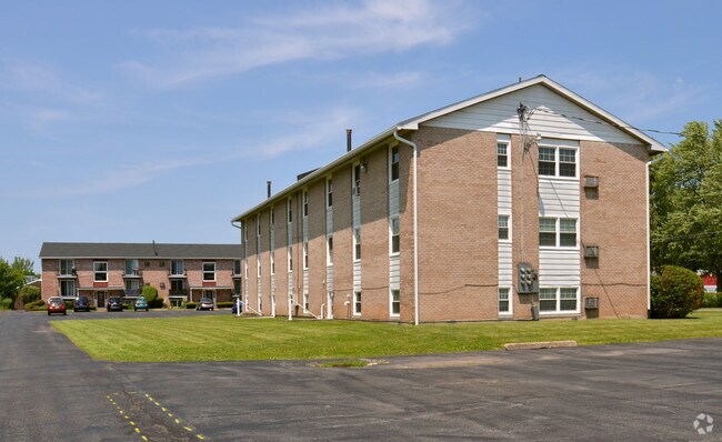 East Towne - East Towne Apartments