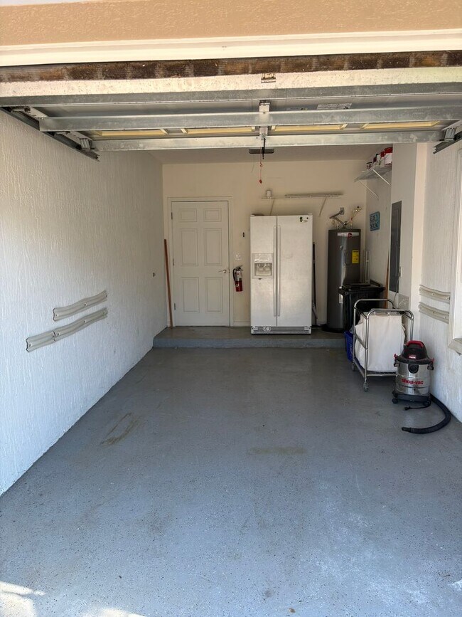 Building Photo - 1202 Makarios Dr