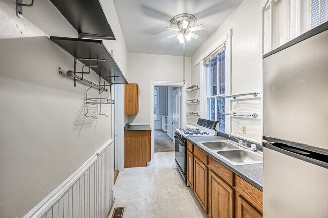 Building Photo - 3127 W Franklin St