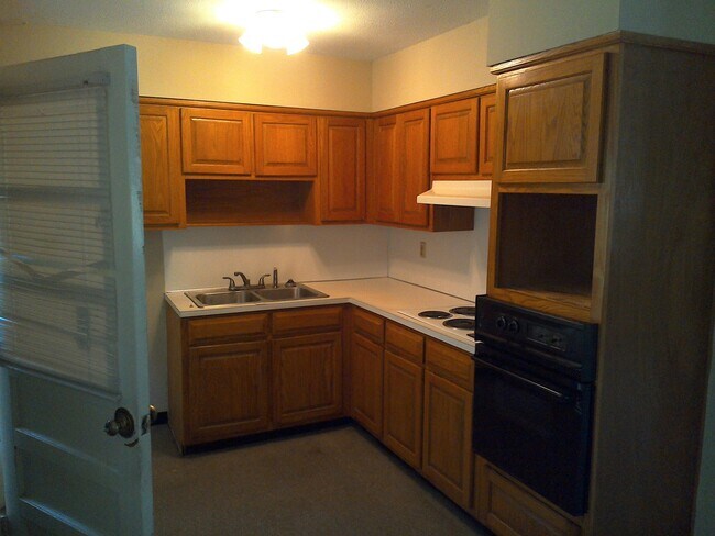 Building Photo - **UPCOMING**East Columbus 3 bedroom/1 bath...