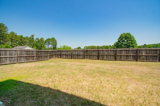 Building Photo - Available July 1! 4 Bedroom 2.5 Bathroom