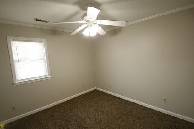 Building Photo - 92 Akron Ave