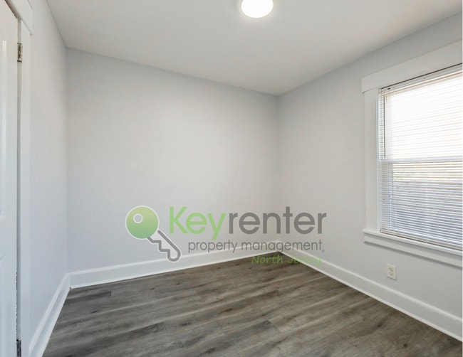 Building Photo - No Broker Fee! Bright & Spacious 3-Bed, 2-...