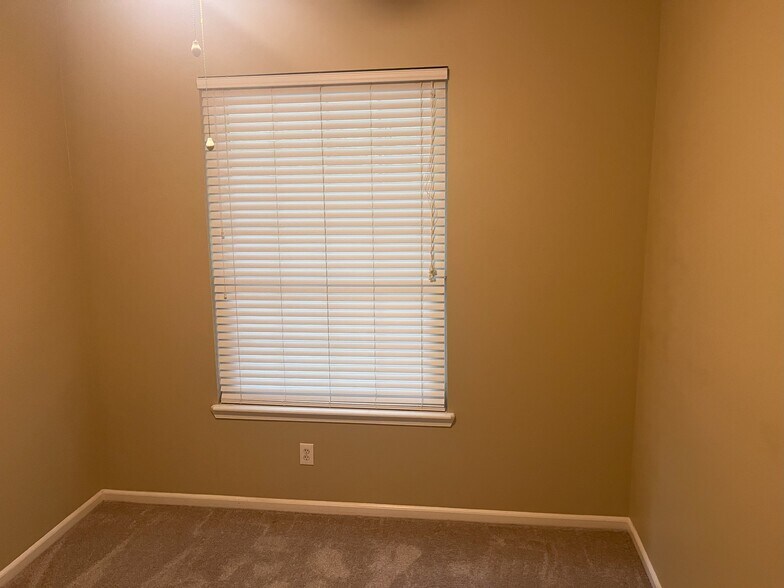 Middle bedroom - 10550 Baymeadows Rd