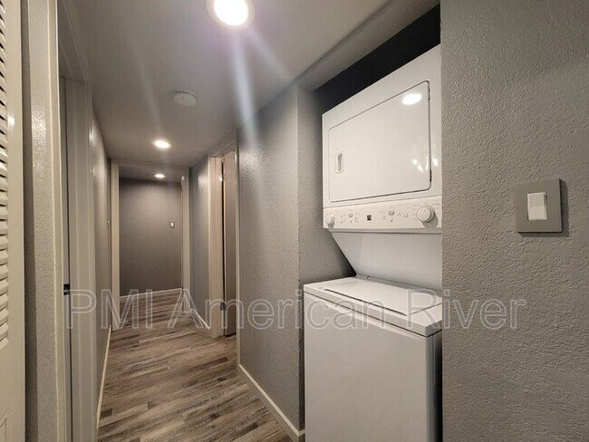 Building Photo - 9160 Madison Ave