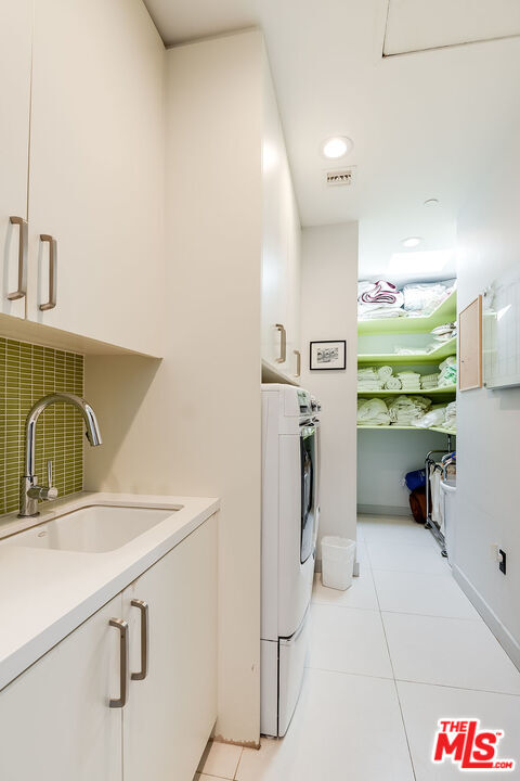 Building Photo - 4233 Shadyglade Ave