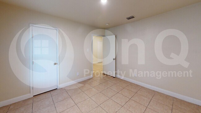 Building Photo - 4909 Parkview Hills Ln