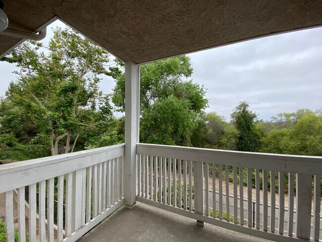 Building Photo - Bright 2 Bedroom Condo in Oceanside!