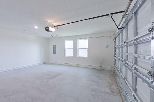 Building Photo - 8731 SW 44th Ct