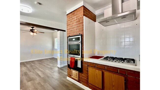 Building Photo - 917 W Illinois St