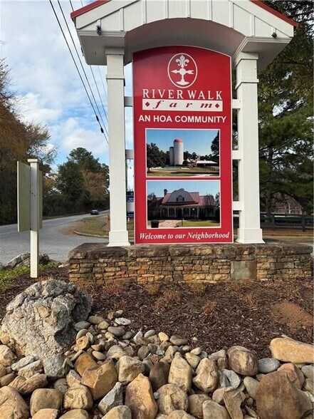 Building Photo - 20 Kestrel Cir