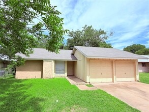 Building Photo - 5206 Village Trail
