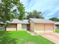 Building Photo - 5206 Village Trail