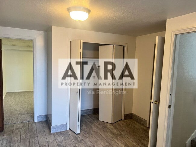 Building Photo - 270 Country Club Dr