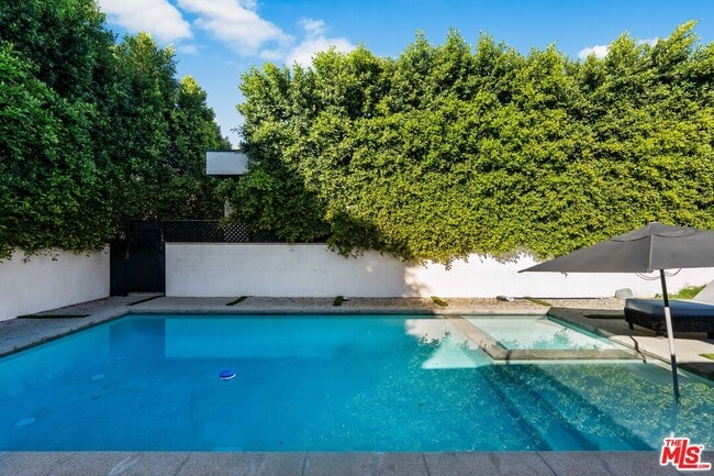 Building Photo - 13339 Margate St