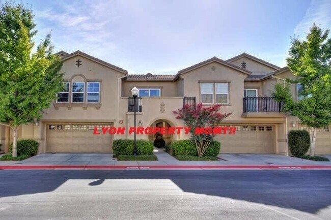 Building Photo - 3301 N Park Dr