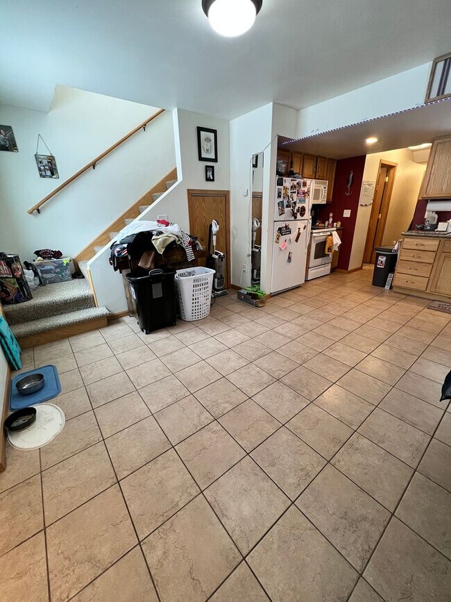 Building Photo - 1318 N 19th Ave E