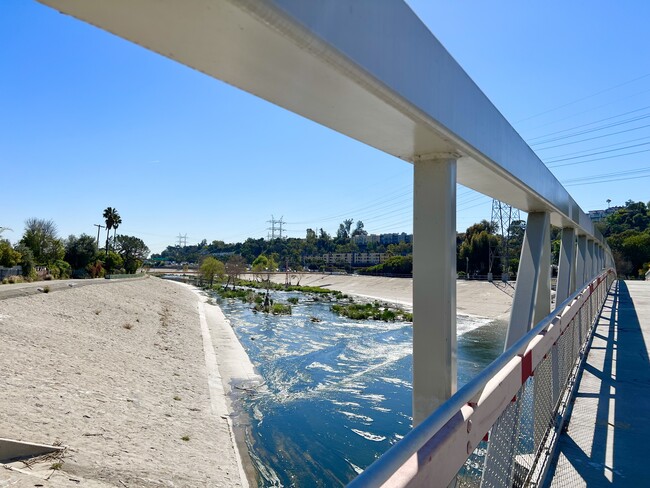 Building Photo - 3529 Ferncroft Rd, Los Angeles, CA 90039