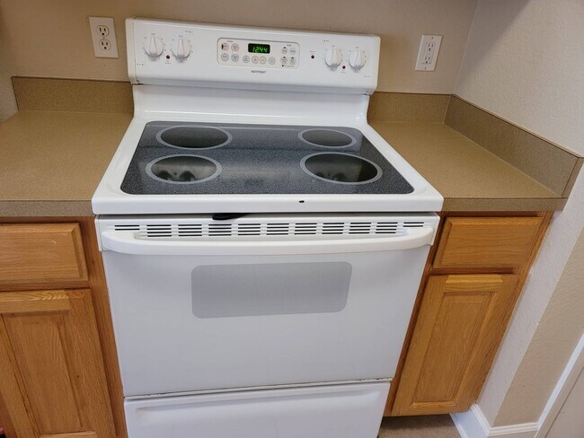 Building Photo - 7 6th Ave