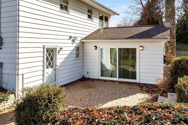 Building Photo - 49 Commanche Ct