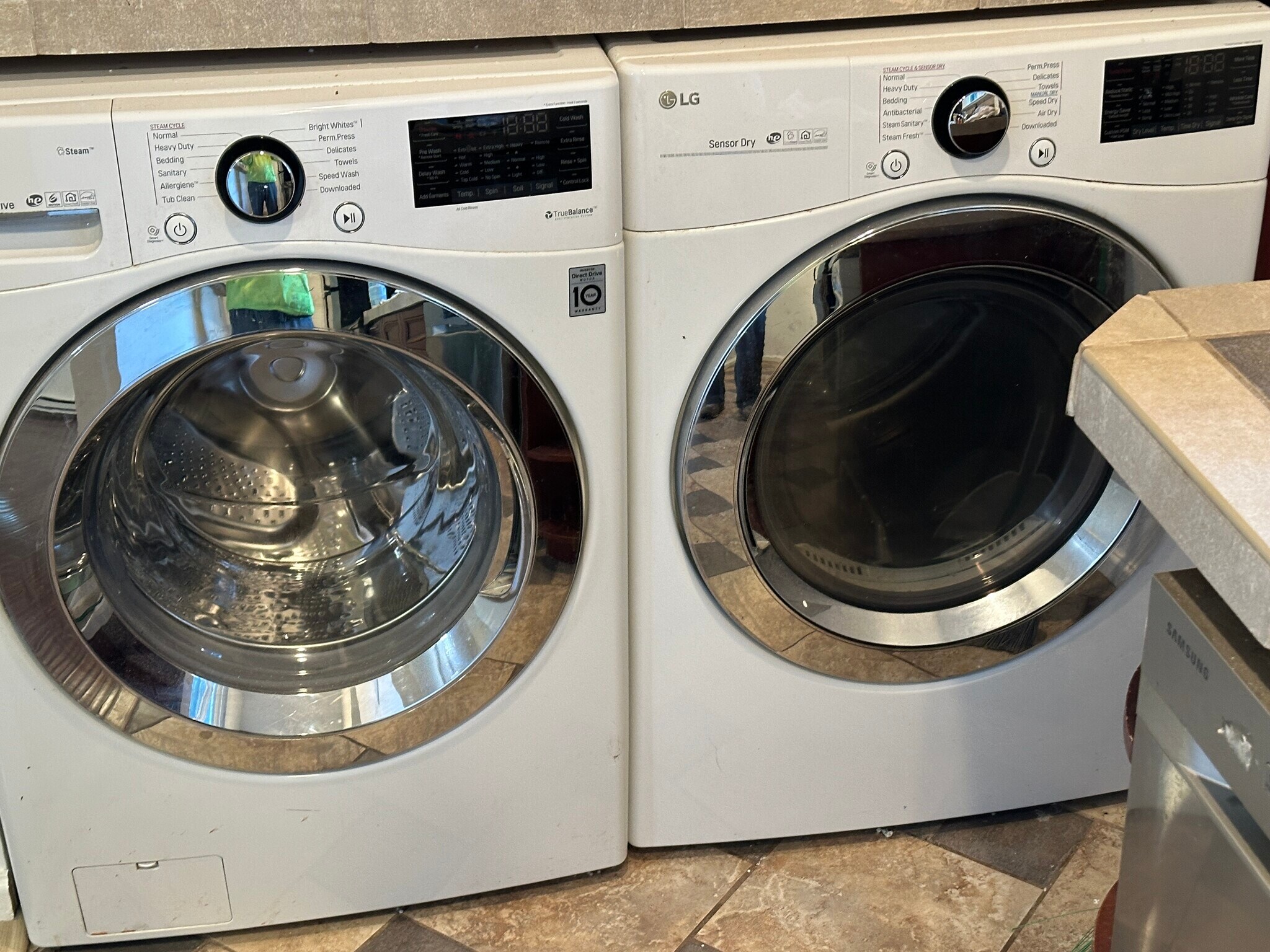 Washer & dryer - 19921 Forest Park Dr NE