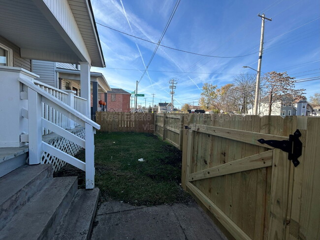 Building Photo - 1215 Sullivant Ave