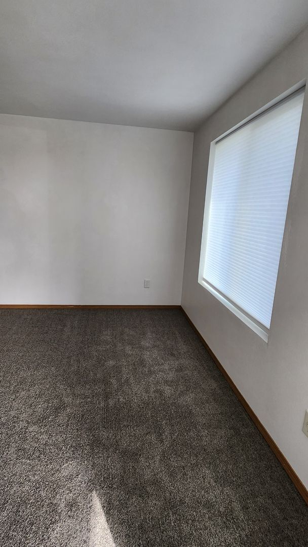 Building Photo - 2 bed 1 bath home in the country with park...