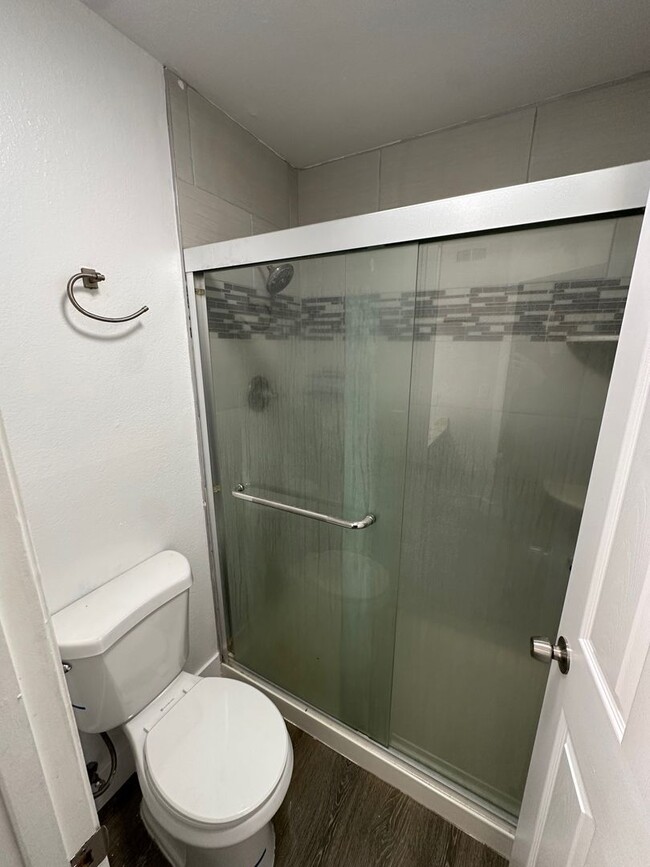 Building Photo - Updates 2 Bedroom Condo! Water+Garbage inc...