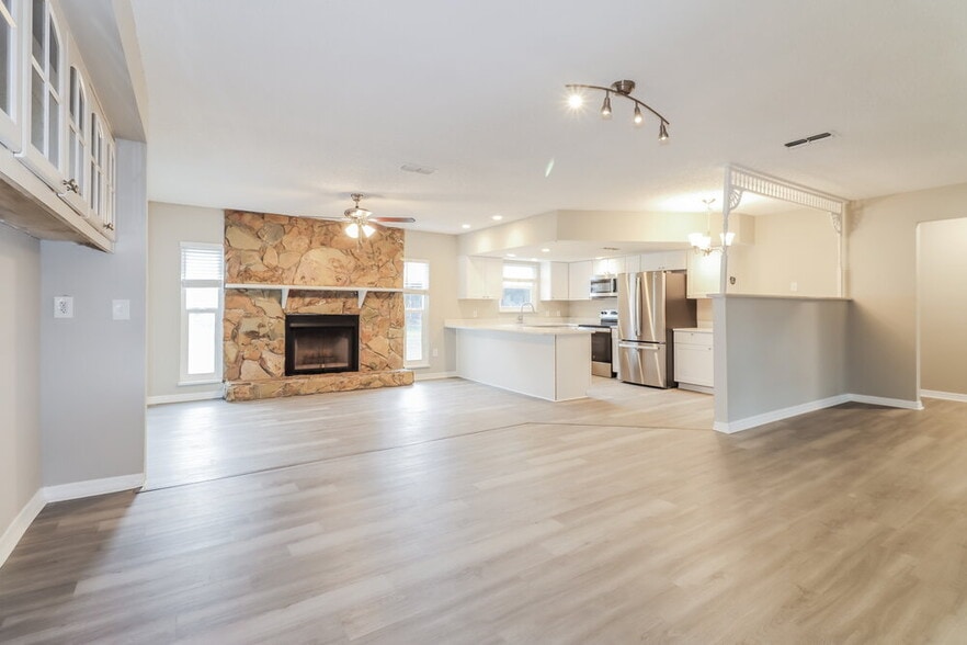 Building Photo - 12909 Walnut Tree Ln