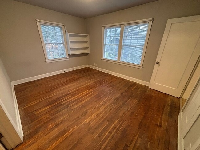 Building Photo - 129 Boles St