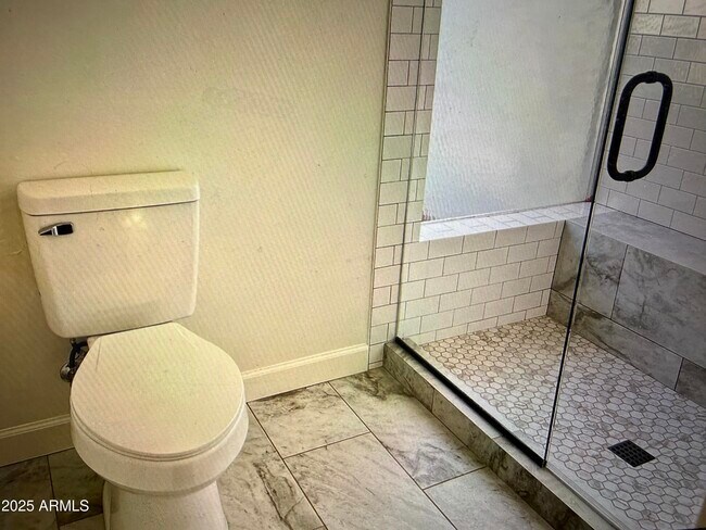 Building Photo - 912 E Acacia Cir