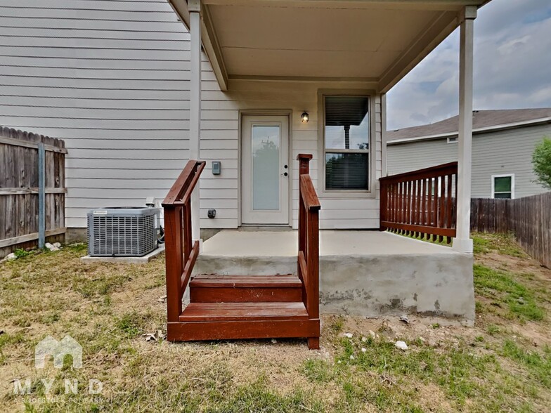 Building Photo - 2230 Sandlewood Cv