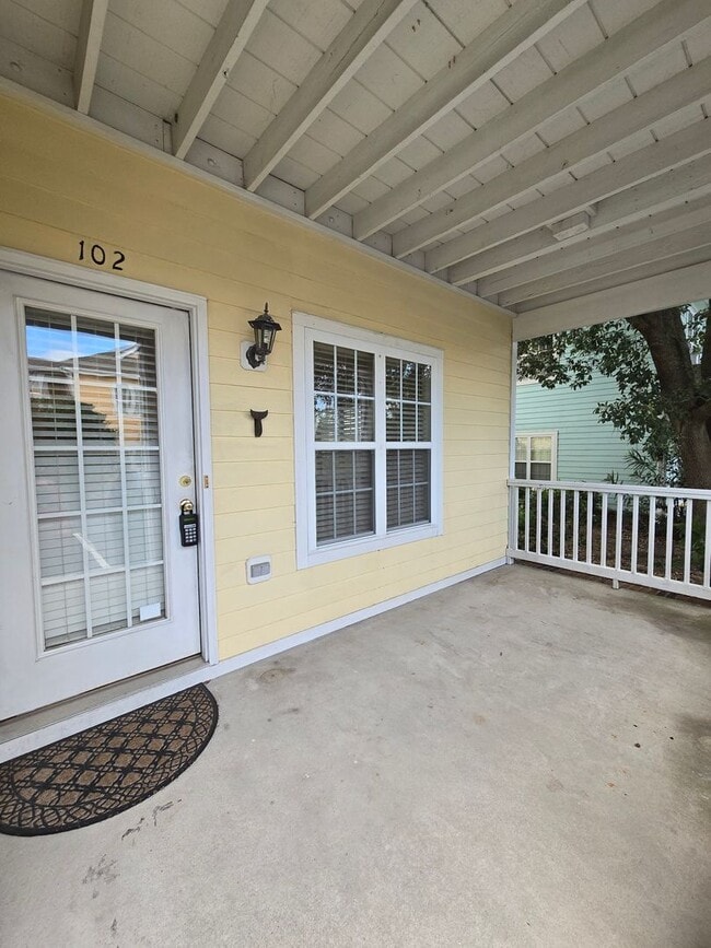Building Photo - Trolley Path - MOVE IN SPECIAL - $500 OFF FIRST MONTH'S RENT - Minutes to Downtown WILM, Novant M...