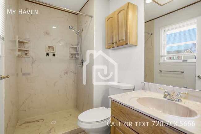 Building Photo - 13974 E Arkansas Pl