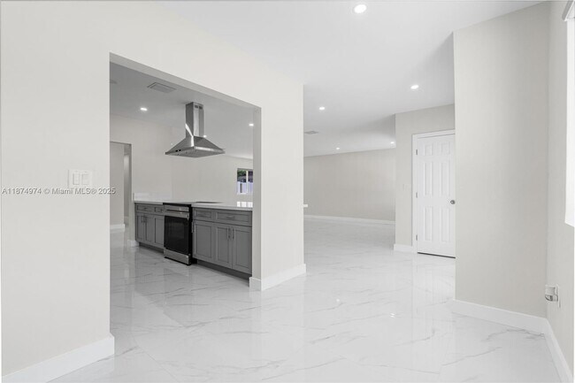 Building Photo - 230 NW 33rd Terrace