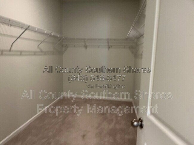 Building Photo - 234 S Reindeer Rd