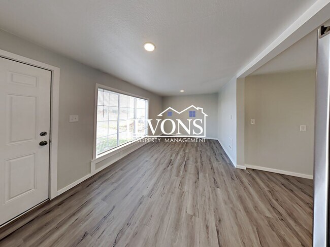 Building Photo - 3303 S Ainsworth Ave