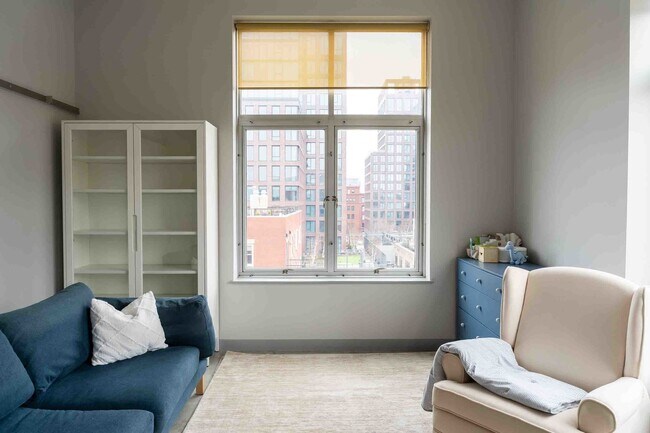 Building Photo - 949 W Madison St