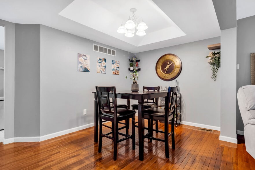 Dining - 37 Curry Ln