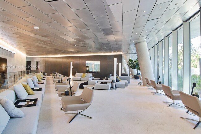 Building Photo - 2669 S Bayshore Dr