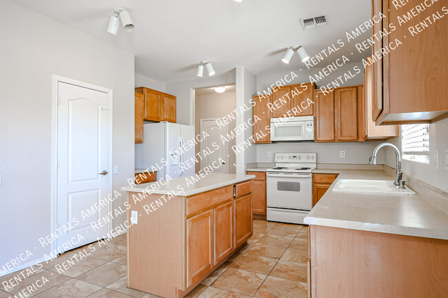 Building Photo - 910 S 118th Ln