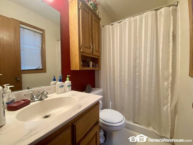 Building Photo - Unique 5BR/4BA 5 Level Home Available 11/4!