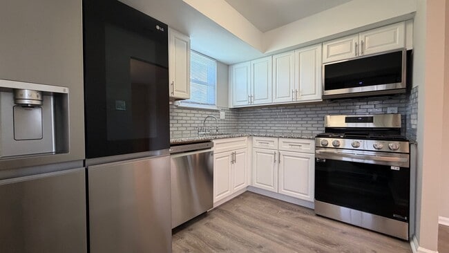 Building Photo - 4548 Rosemarie Dr