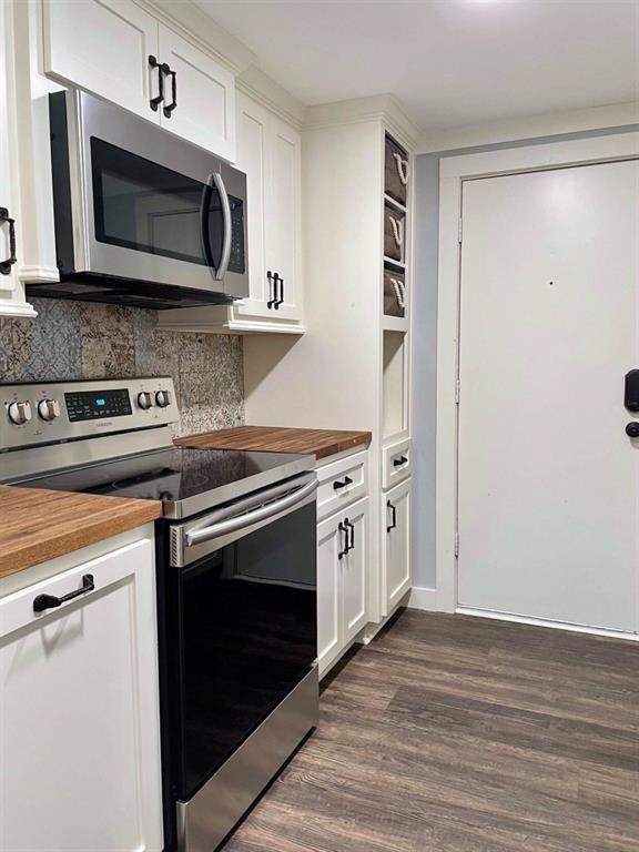 Building Photo - 903 N Valderas St