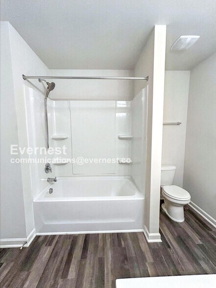 Building Photo - 1600 Sandersted Village Cir