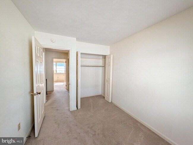 Building Photo - 105 Ridge Ave